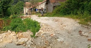 Bencana Pergerakan Tanah di Purwakarta Puluhan Rumah Rusak, Jalan Terputus