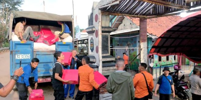 Kemensos Kirim Bantuan Logistik buat Korban Bencana Longsor di Purwakarta