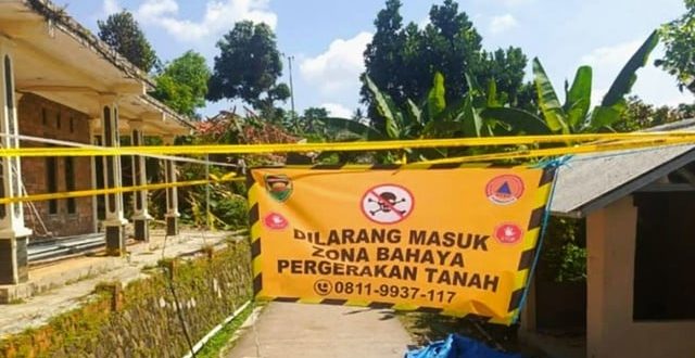 Pemkab Purwakarta imbau warga jauhi lokasi bencana tanah bergerak