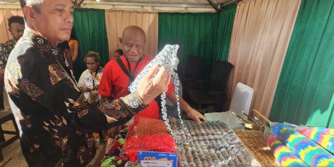Pj Gubernur Festival Cenderawasih 2025 upaya peningkatan ekonomi Papua